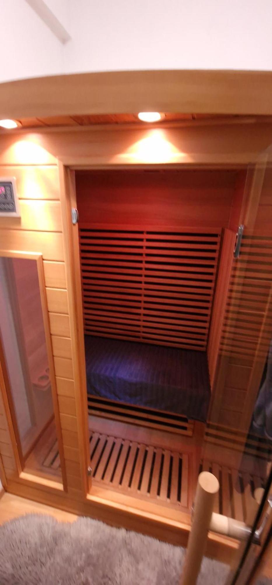 Sauna, Atomium, Expo Brussels, Stadium Roi Baudoin, Kinepolis, Planetarium, Centre Ville Brussels Luaran gambar